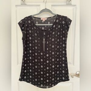 Tempted Patterned Women's Top EUC